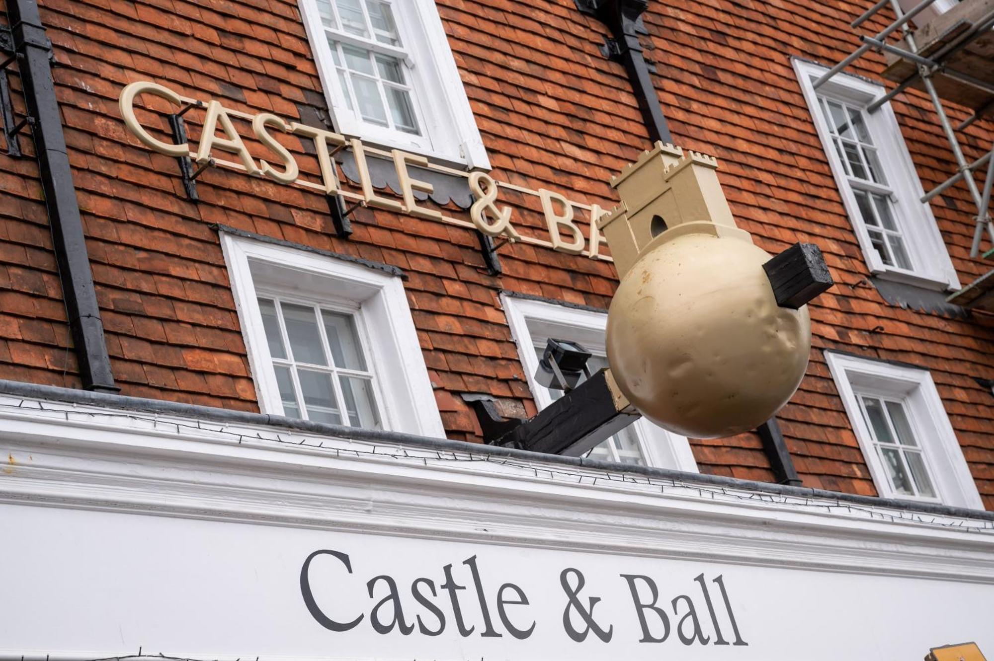 Castle And Ball By Greene King Inns Марлборо Экстерьер фото
